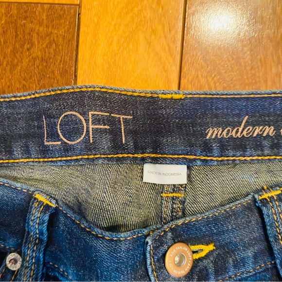 ⭐️ LOFT Modern Bootcut Low Rise Vintage Wash Jeans   Size 4 - Picture 7 of 8